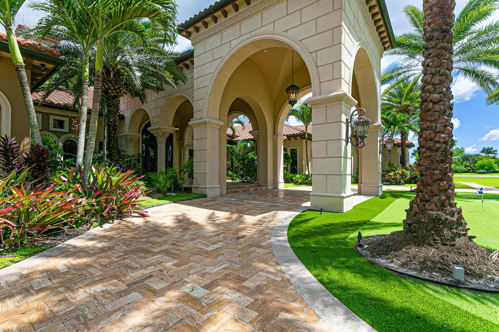 21 Circler Driveway