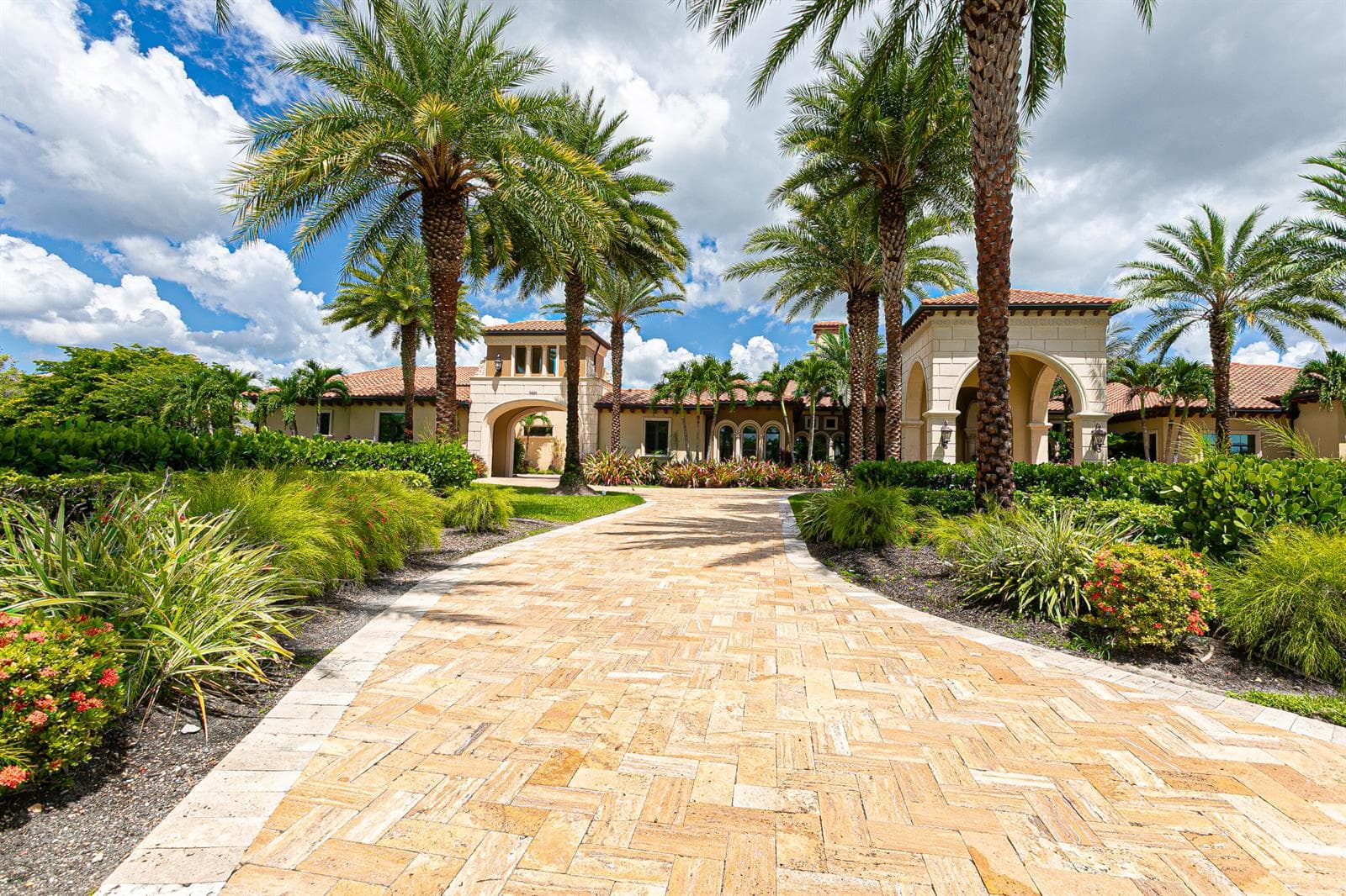 19 Circler Driveway