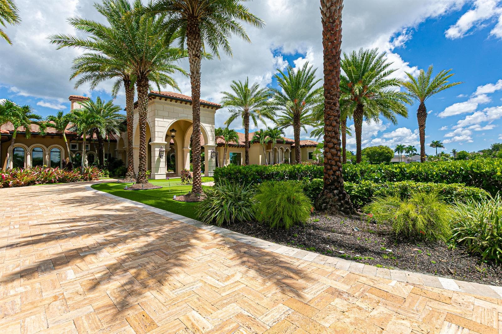 20 Circler Driveway
