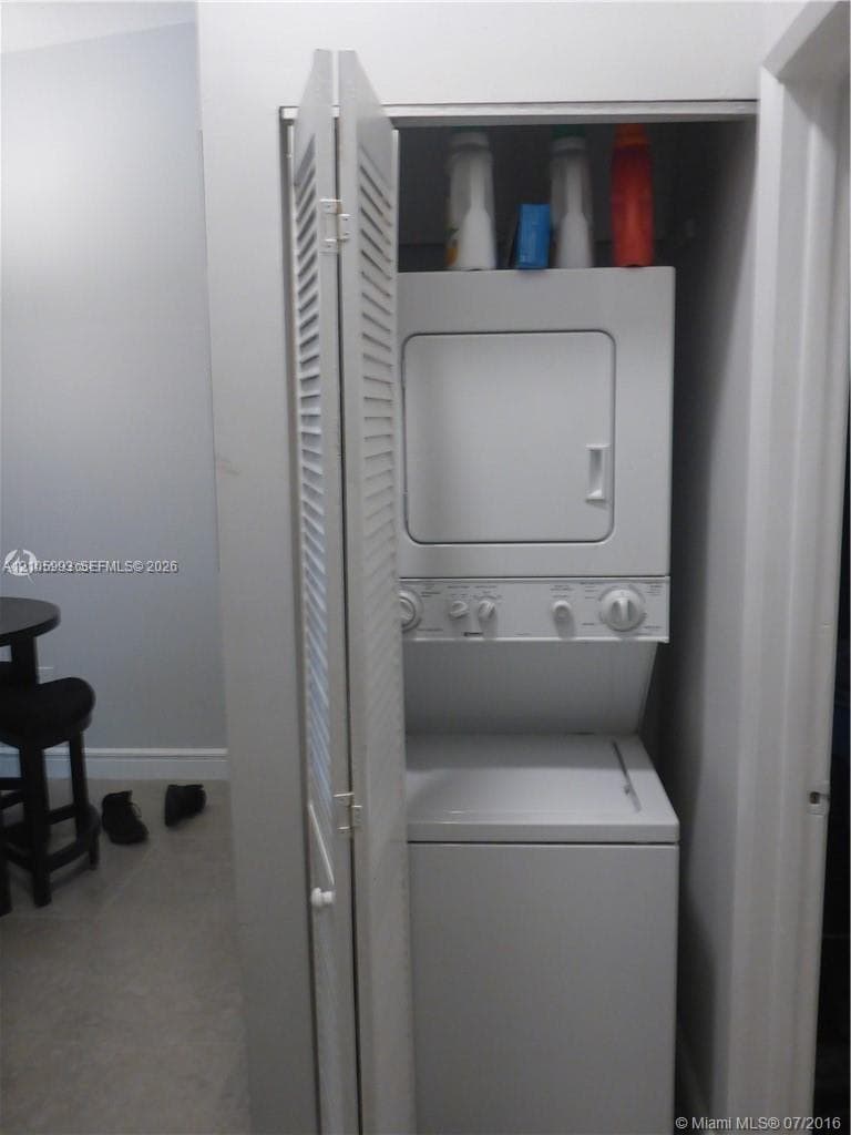 Fountain Pk Village homes · #1001 in Miami Lakes - Photo 13