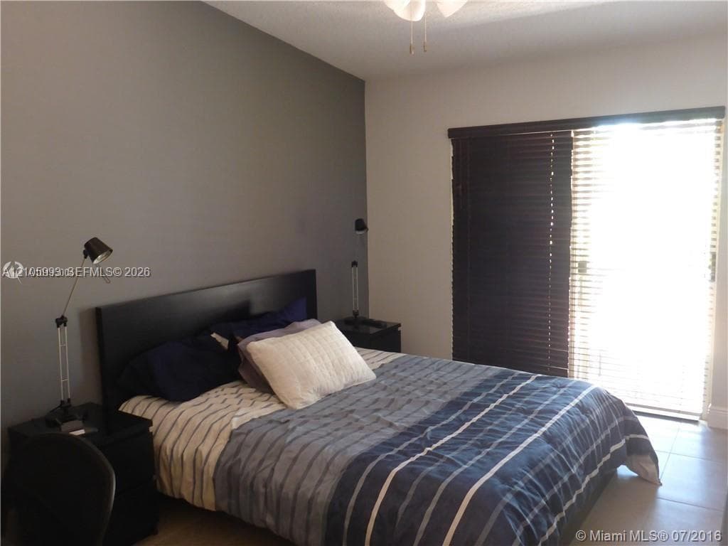 Fountain Pk Village homes · #1001 in Miami Lakes - Photo 7