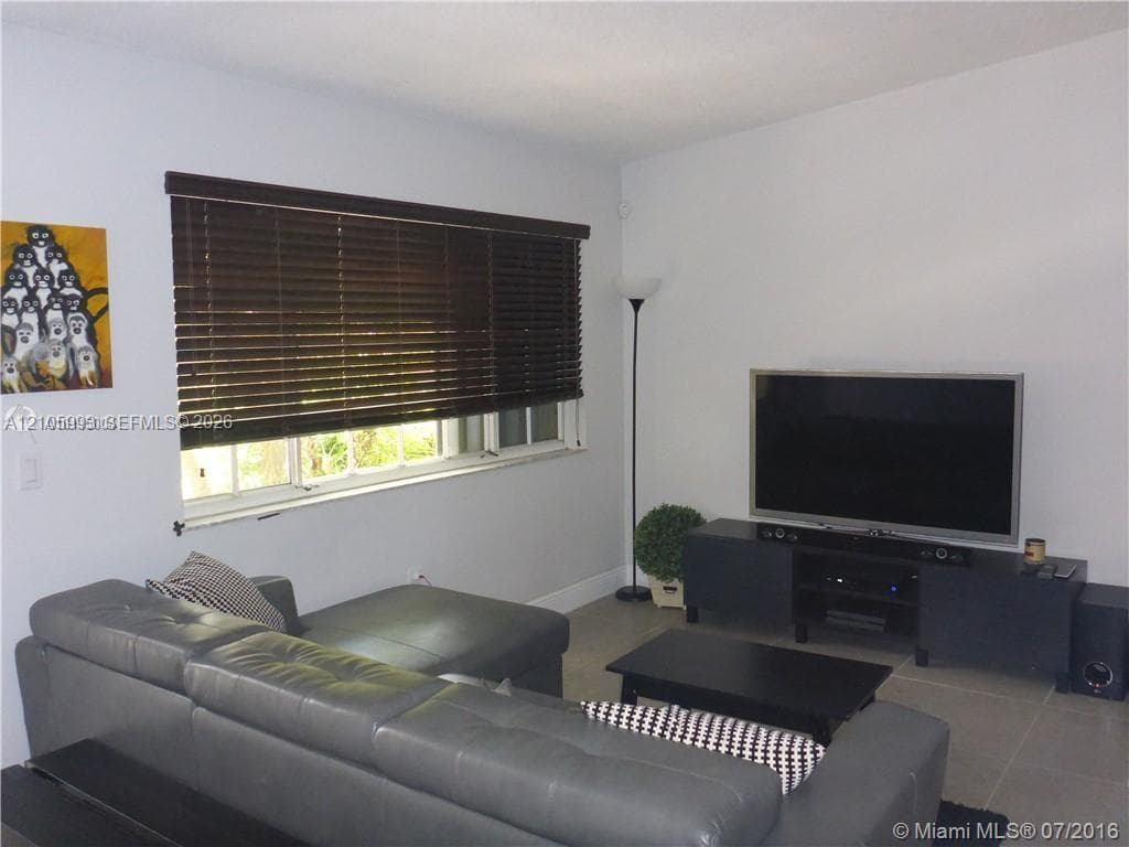 Fountain Pk Village homes · #1001 in Miami Lakes - Photo 1