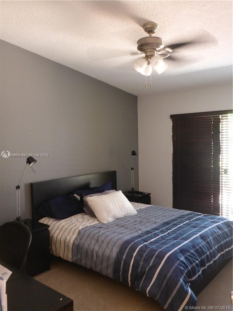 Fountain Pk Village homes · #1001 in Miami Lakes - Photo 9
