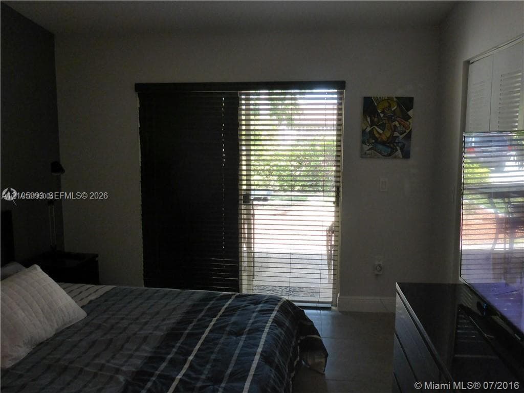Fountain Pk Village homes · #1001 in Miami Lakes - Photo 8