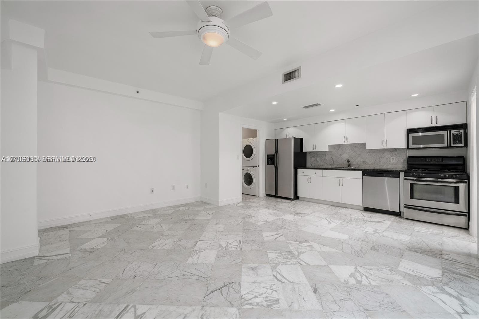 Gas stove - washer dryer in unit