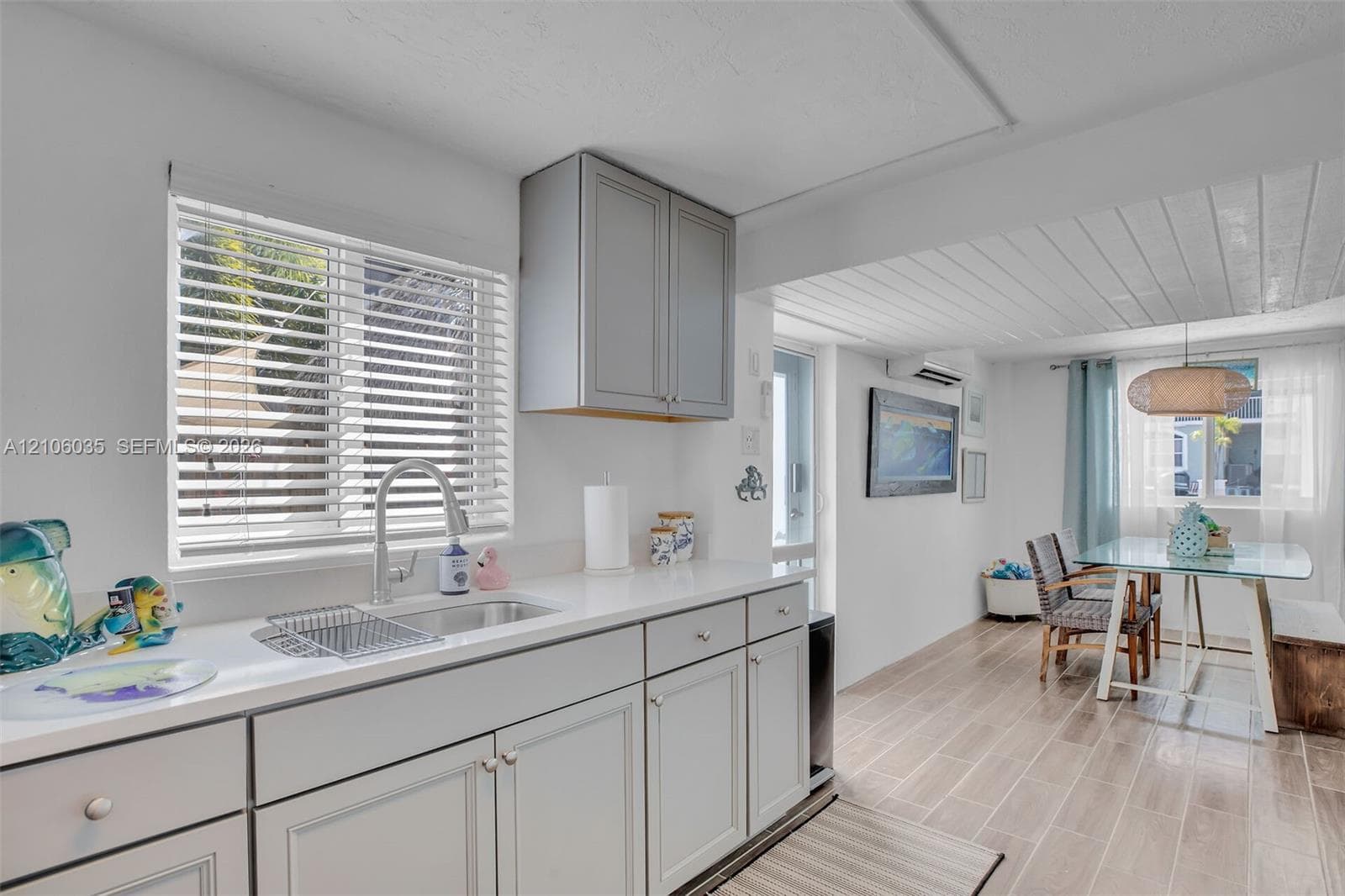 128 Dove Ave photo 32