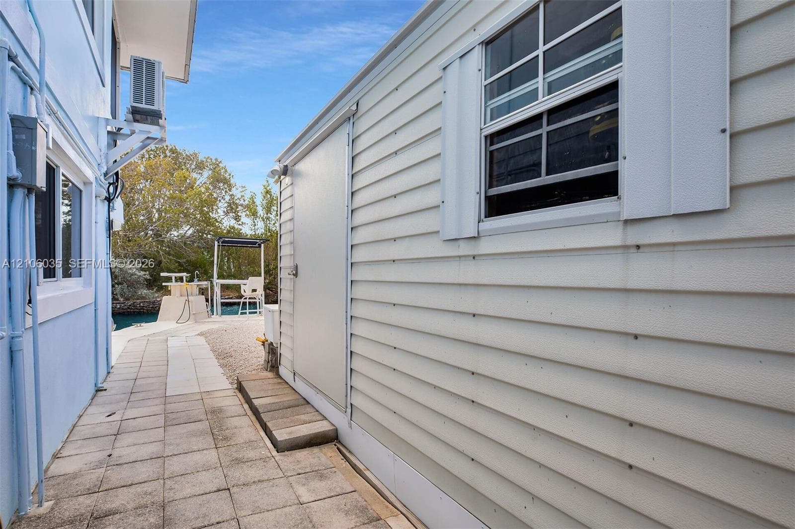128 Dove Ave photo 49