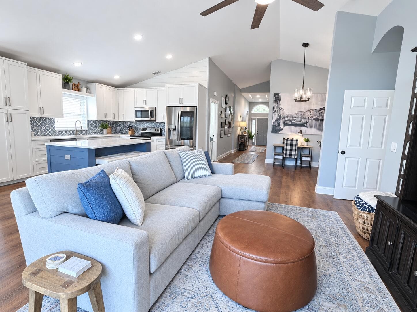 Living/Kitchen Area