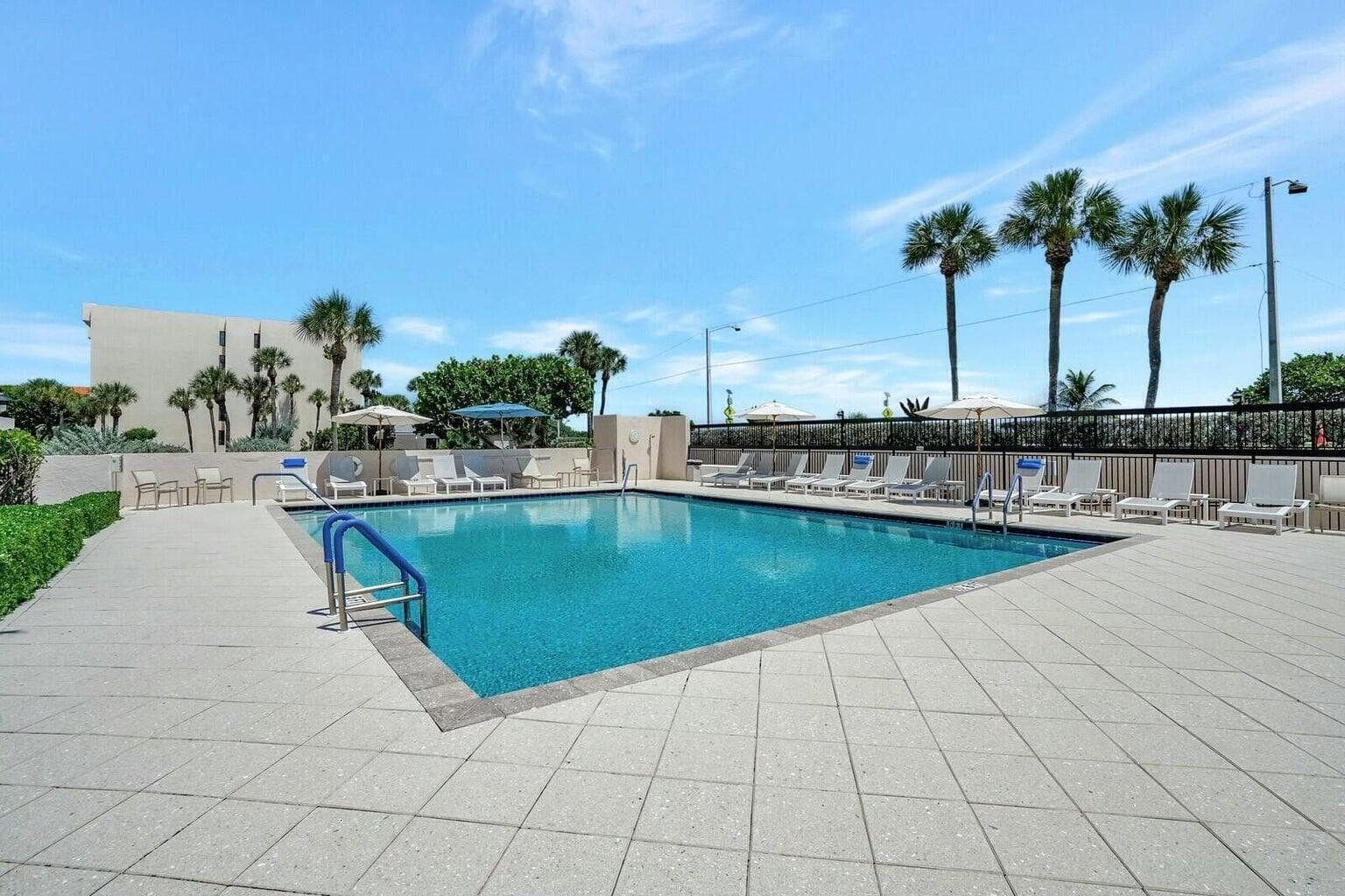 I Building Pool