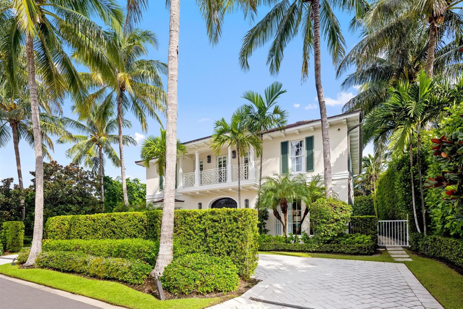 Driveway to Front