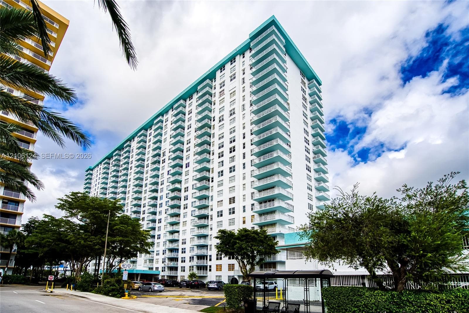 WINSTON TOWERS 500 CONDO · #2208 in Sunny Isles Beach - Photo 2