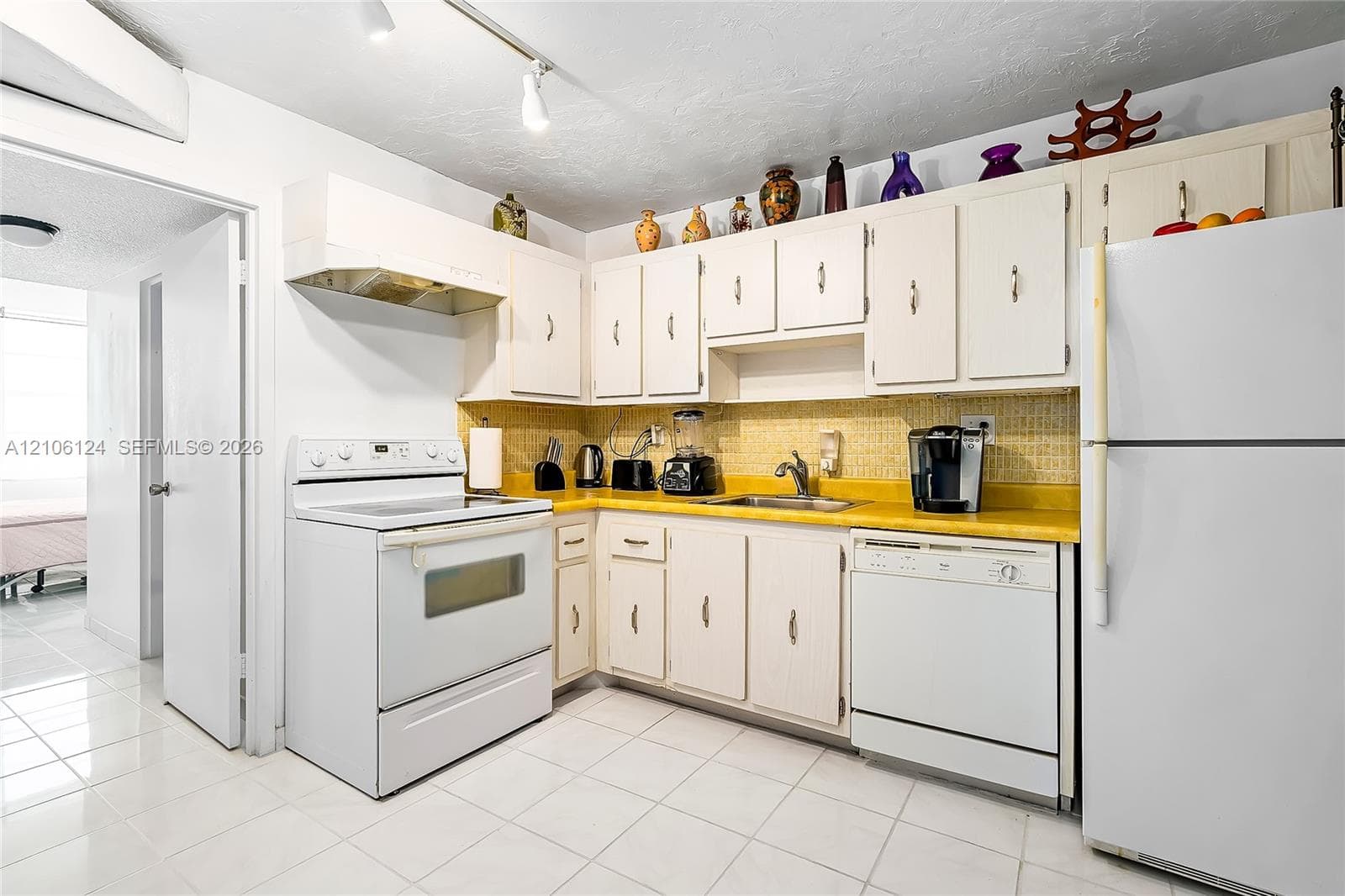 WINSTON TOWERS 500 CONDO · #2208 in Sunny Isles Beach - Photo 16