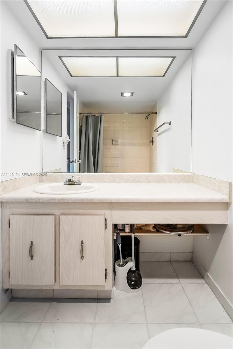 WINSTON TOWERS 500 CONDO · #2208 in Sunny Isles Beach - Photo 26