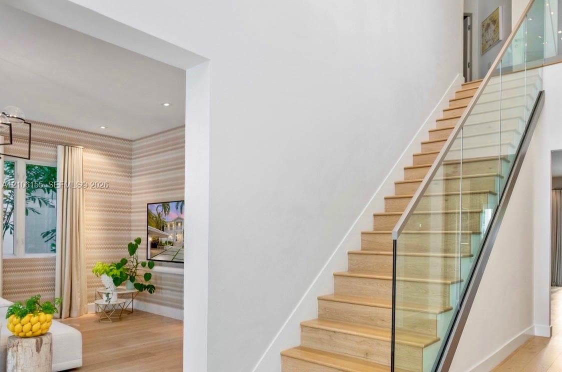 entrance stairs clean immaculate