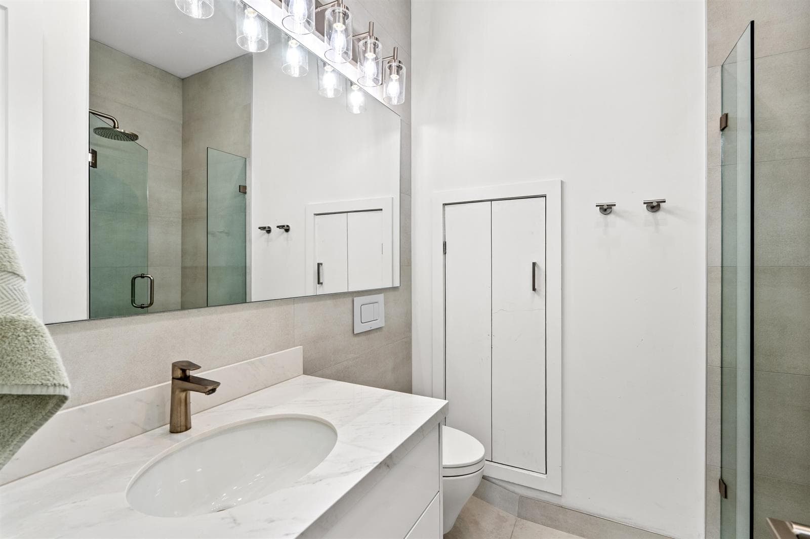 BATHROOM_2_ANGLE