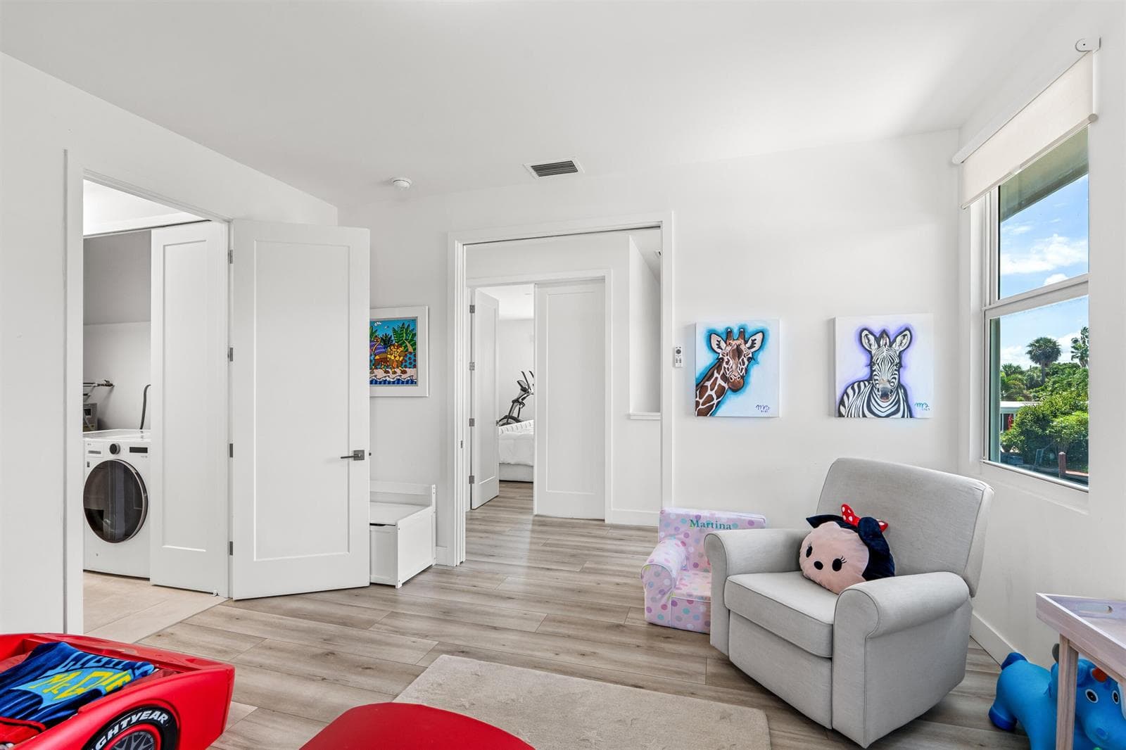 BEDROOM_3_ANGLE_OUT