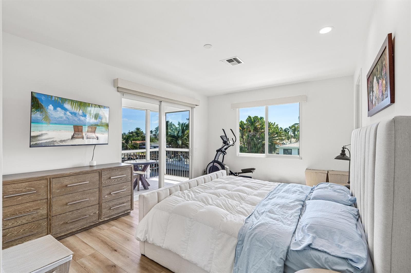 PRIMARY_BEDROOM_ANGLE_LEFT