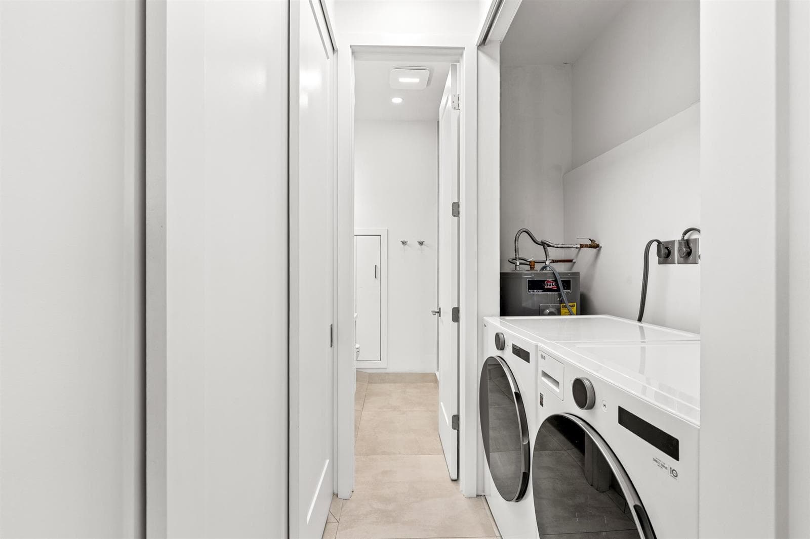 LAUNDRY_ROOM_STRAIGHT
