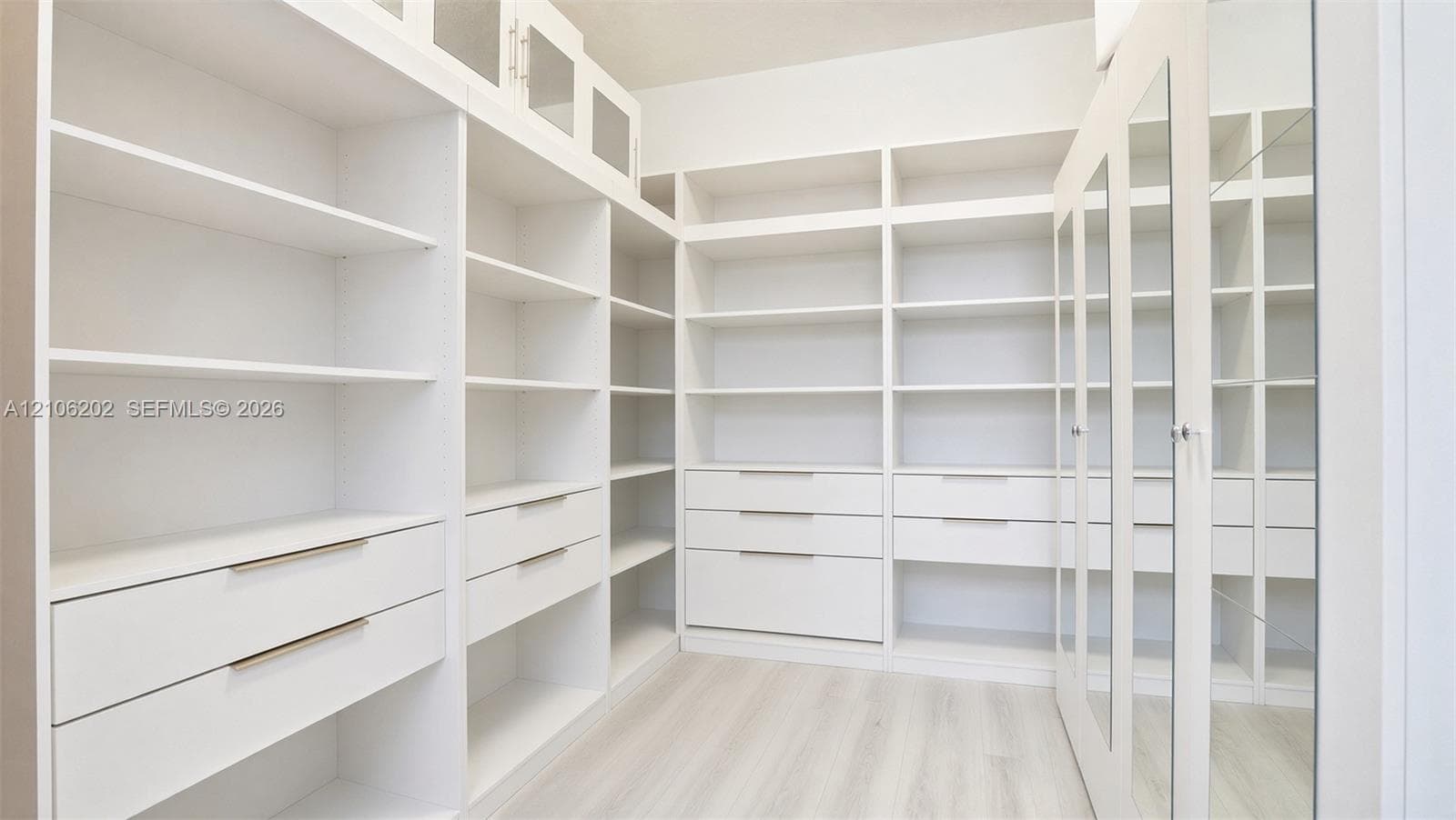 Den has a door + private en-suite bathroom. Easily can be used as the 2nd bedroom