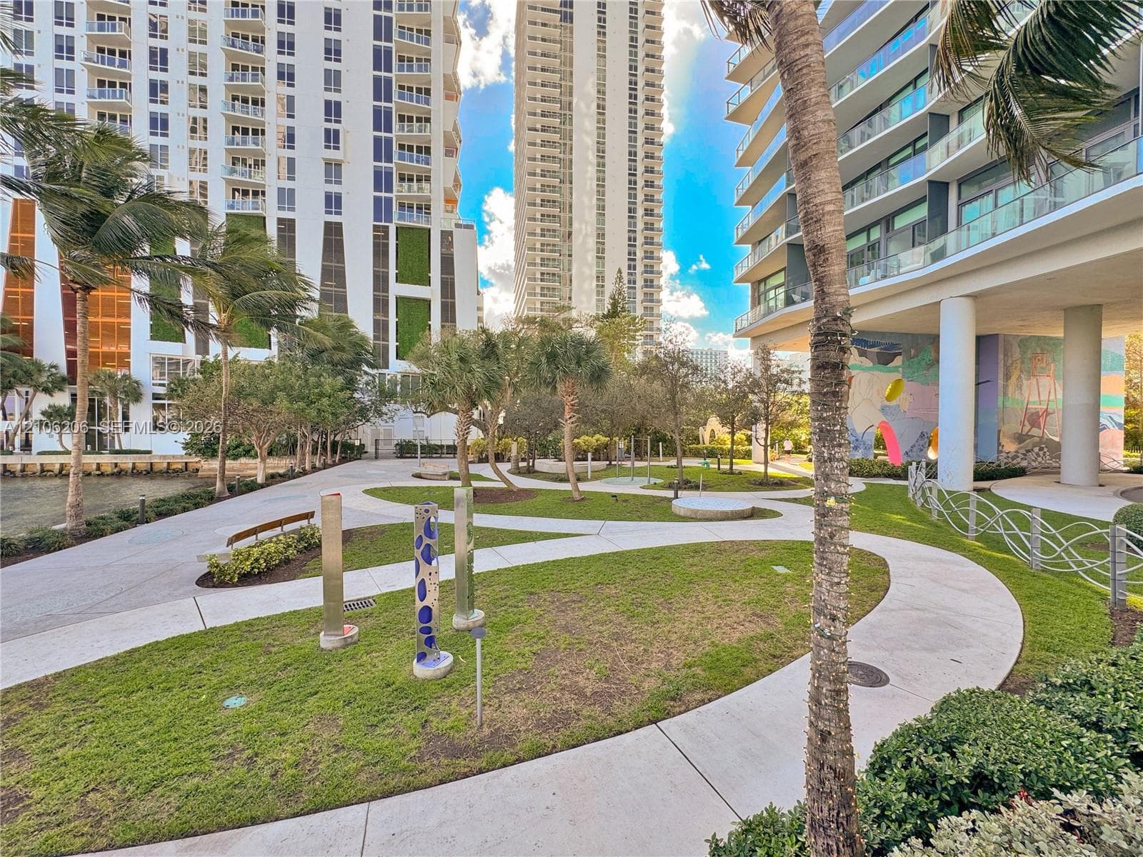 Icon Bay · #1708 in Miami - Photo 9