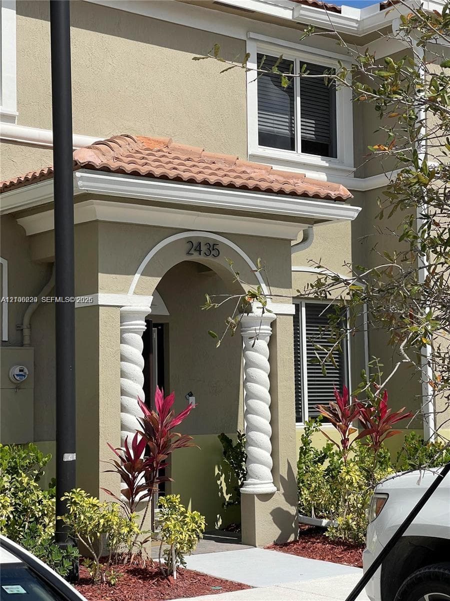 2435 SE 11th St #0 photo 1