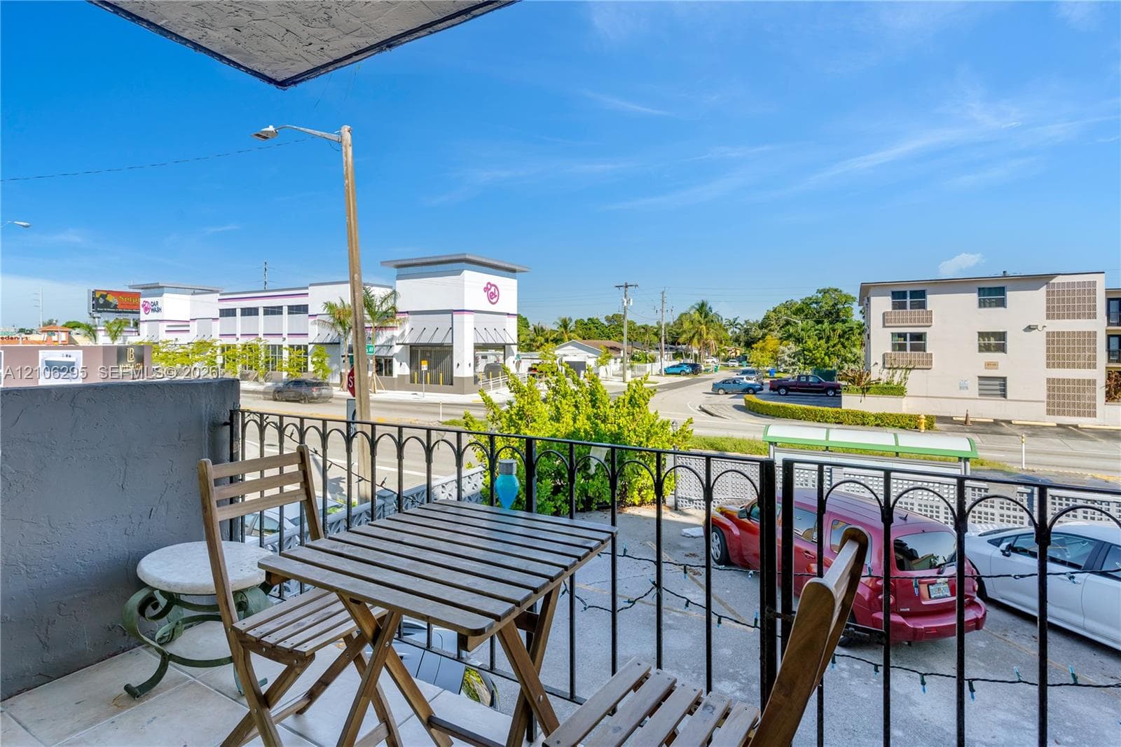 Balcony featuring decorative metal railings and concrete flooring
