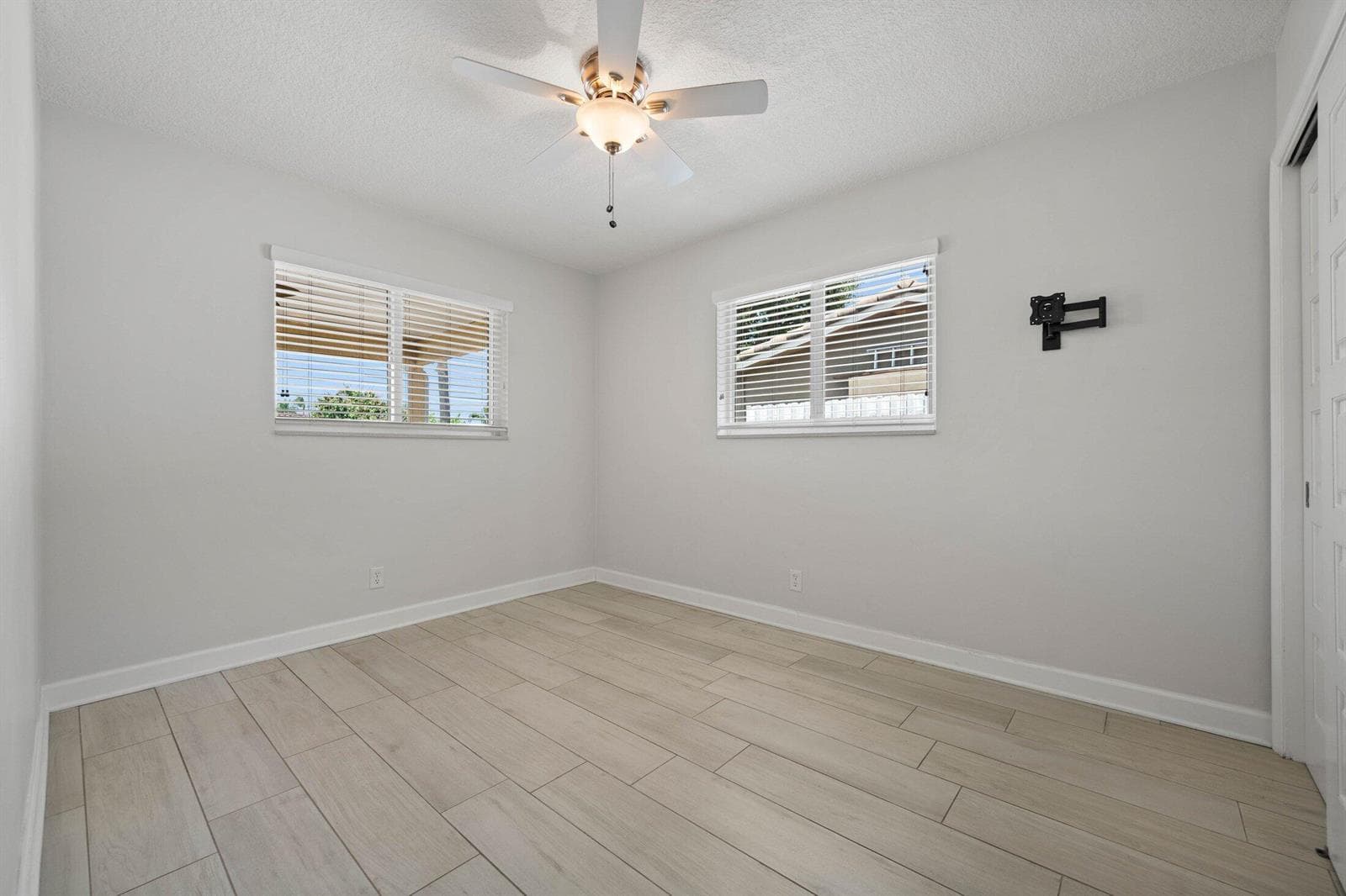 2255 SE 12th St Pompano Beach-11