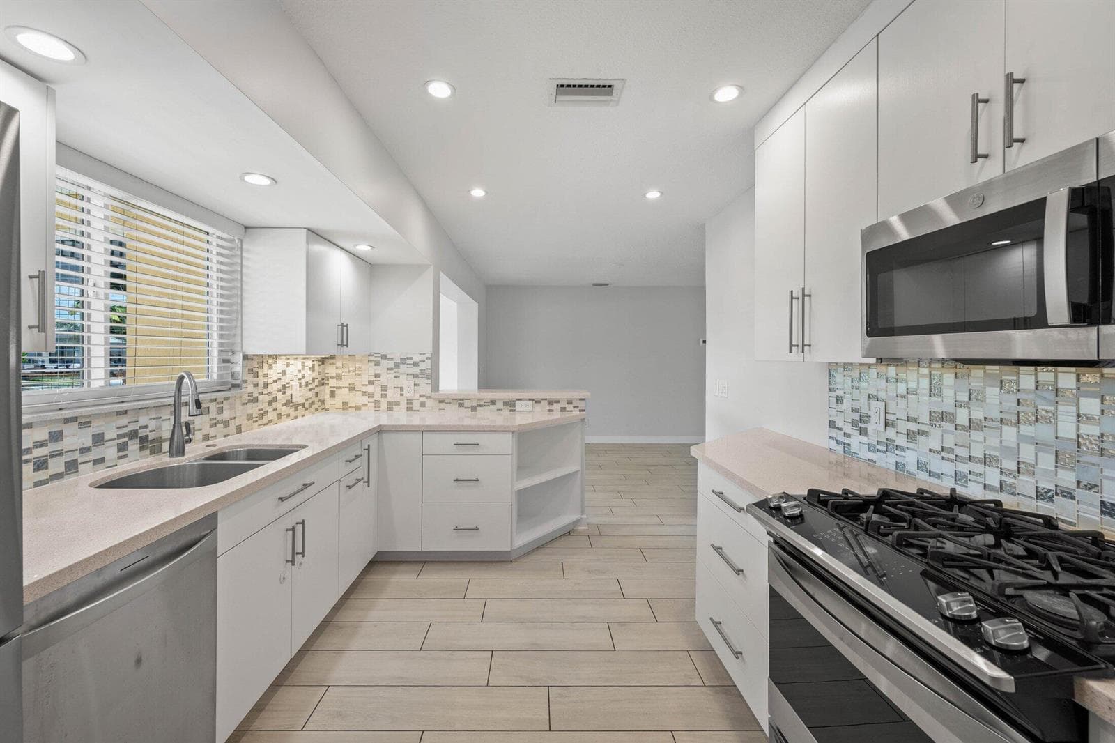 2255 SE 12th St Pompano Beach-33