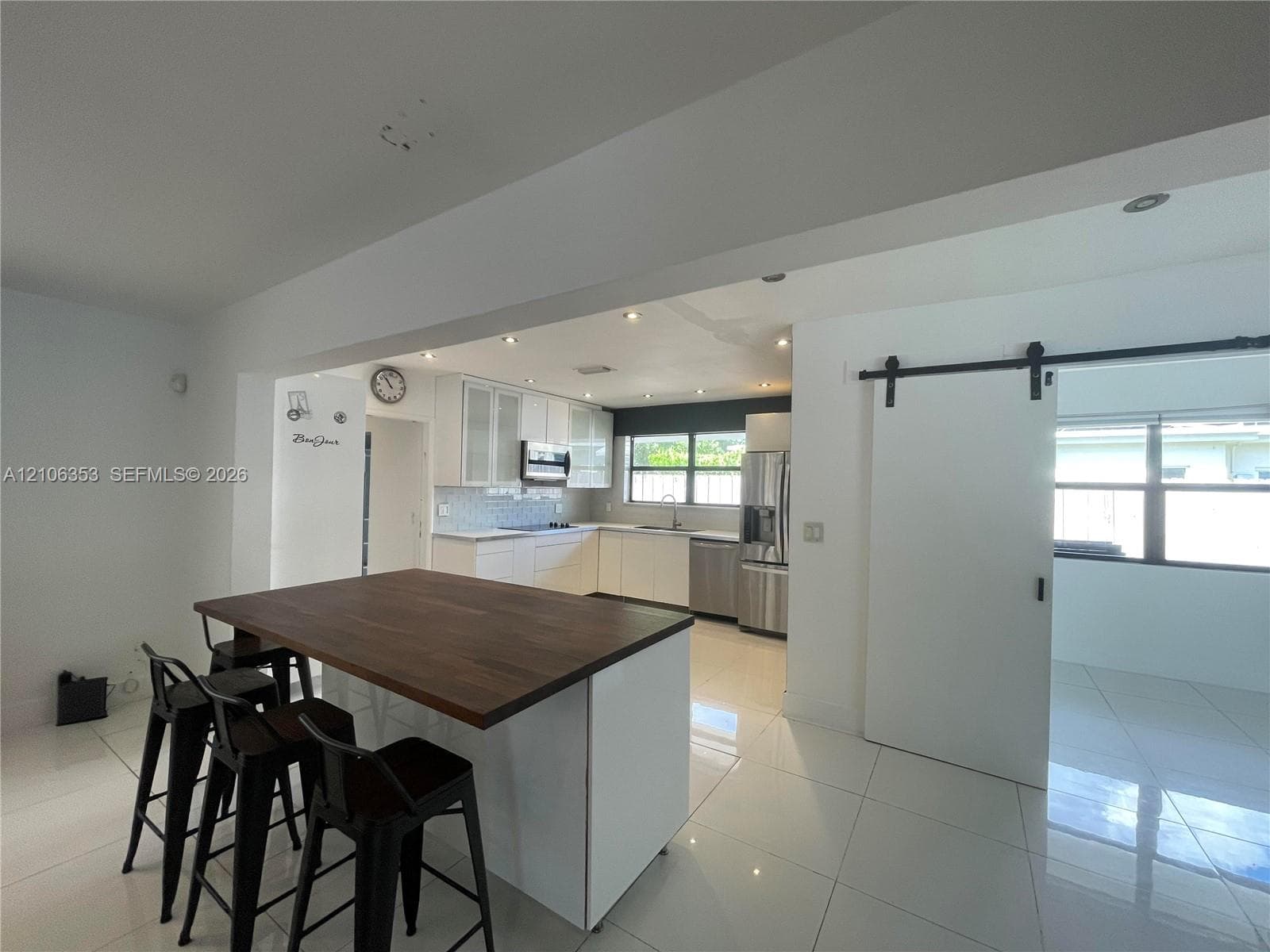 2115 Alamanda Dr photo 8