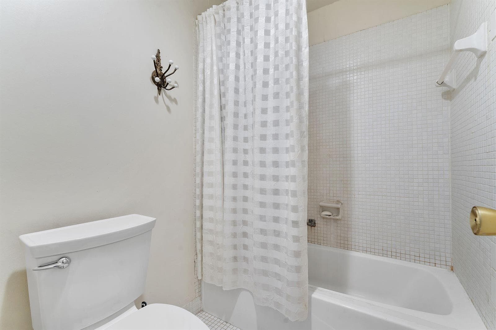 primary bath w bathtub