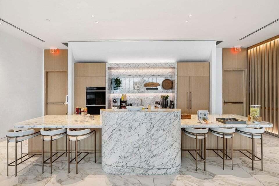 Club Kitchen Bar Space