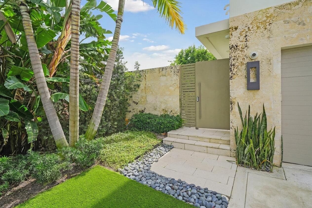 Private gate/entrance