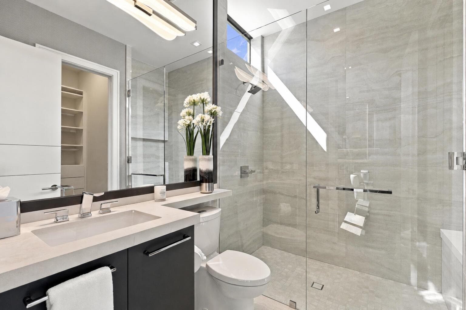 140 NE Wavecrest Way Guest Bath 2
