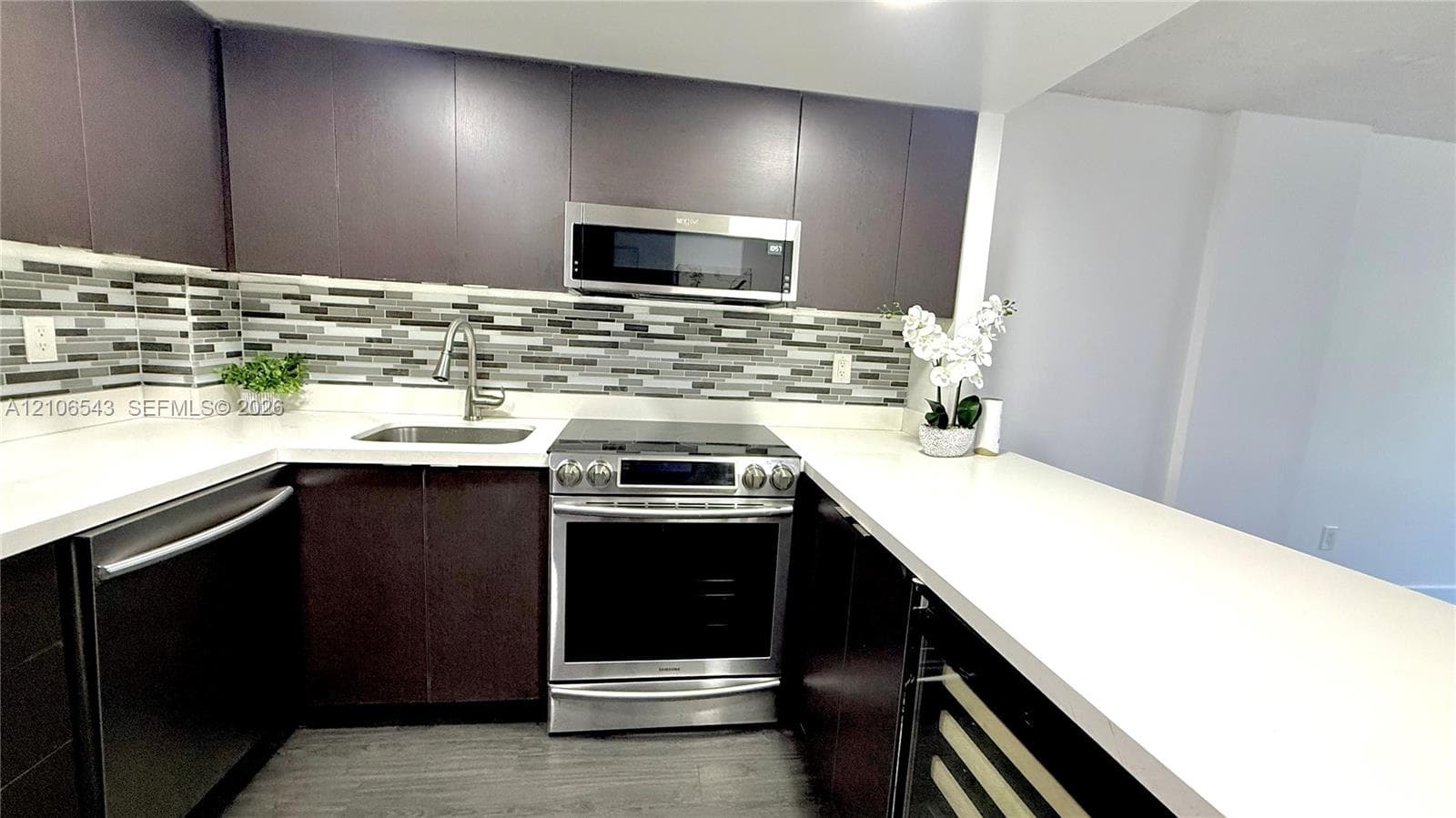WOODSIDE APTS CONDO · #330 in North Miami Beach - Photo 1