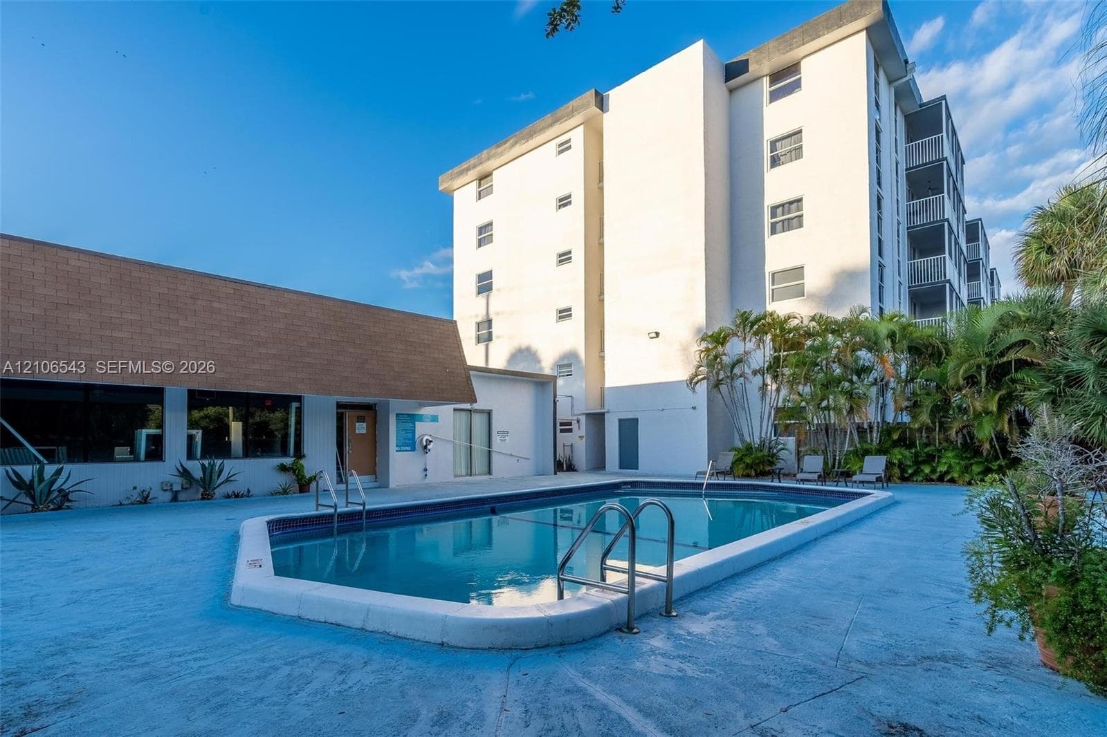 WOODSIDE APTS CONDO · #330 in North Miami Beach - Photo 18