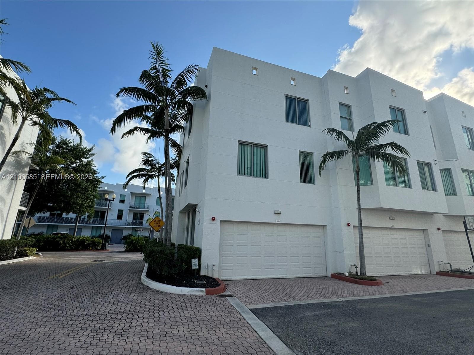 2146 Van Buren St #406 photo 2