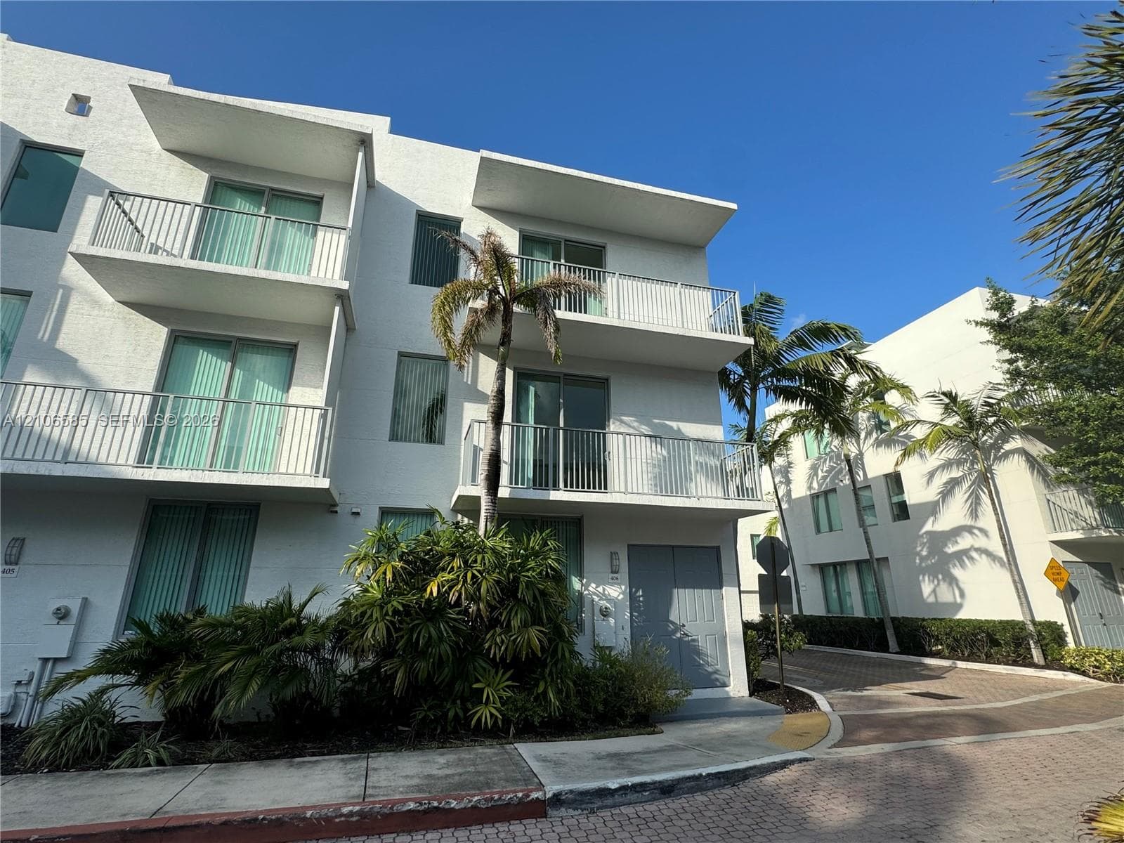 2146 Van Buren St #406 photo 1