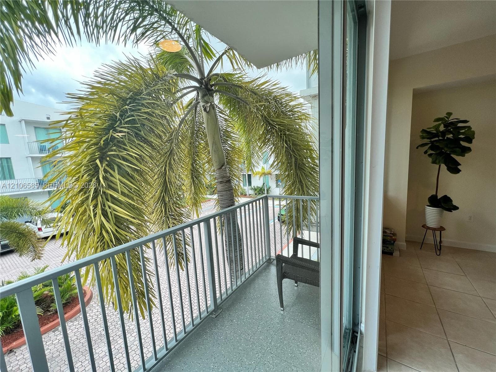 2146 Van Buren St #406 photo 10