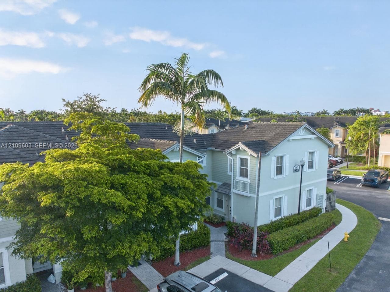 152 SE 29th Ave #9 photo 2