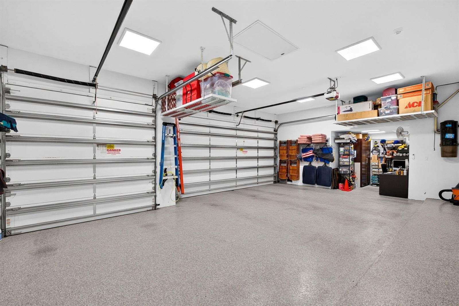 149_Garage - View 1