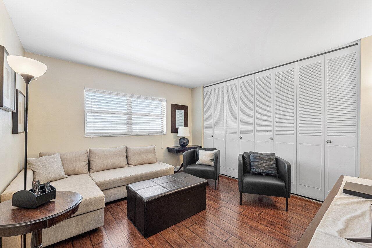 017-3040LakeShoreDrive-502-RivieraBeach-