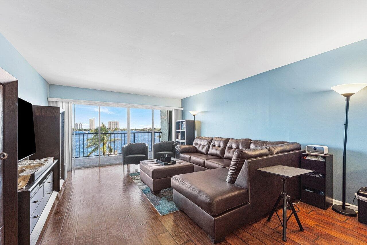 007-3040LakeShoreDrive-502-RivieraBeach-