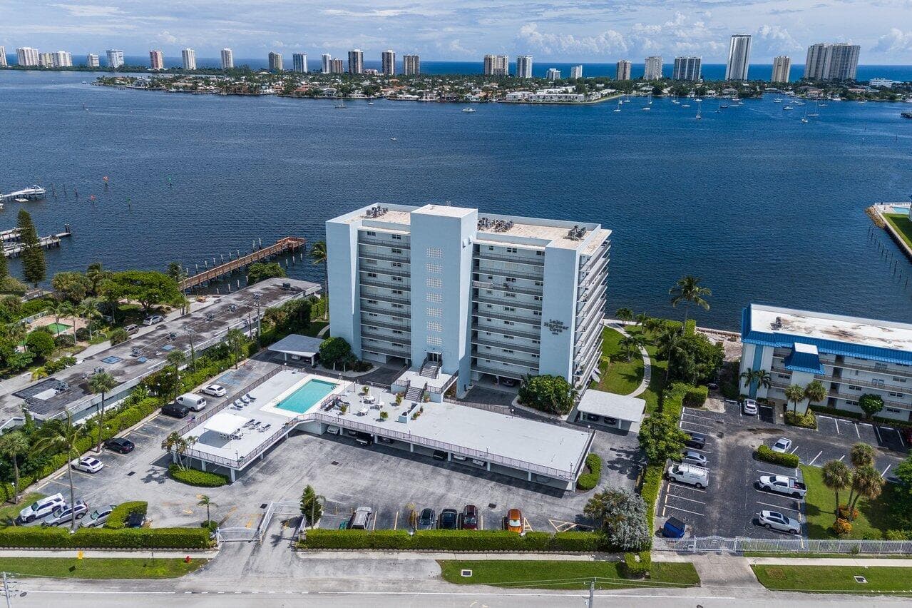 040-3040LakeShoreDrive-502-RivieraBeach-