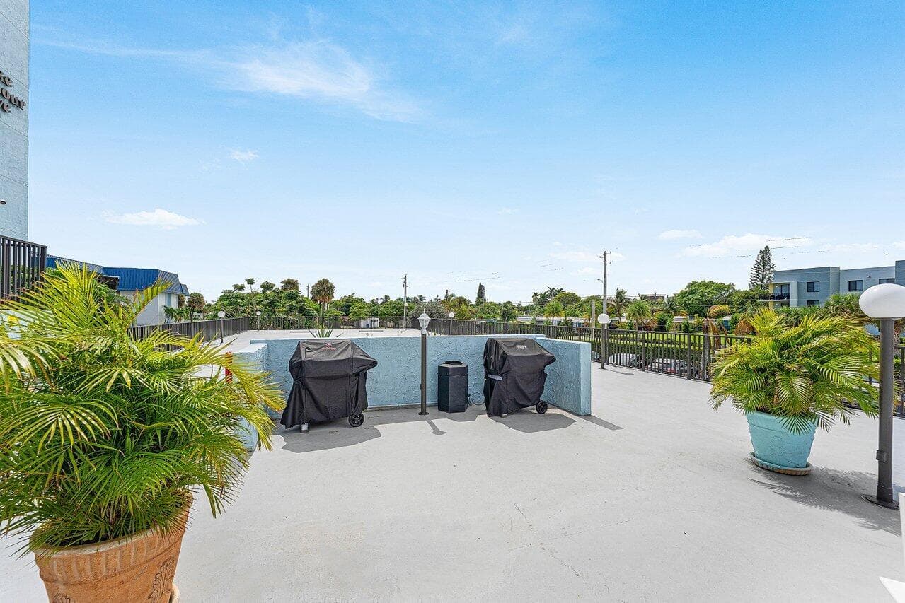 031-3040LakeShoreDrive-502-RivieraBeach-