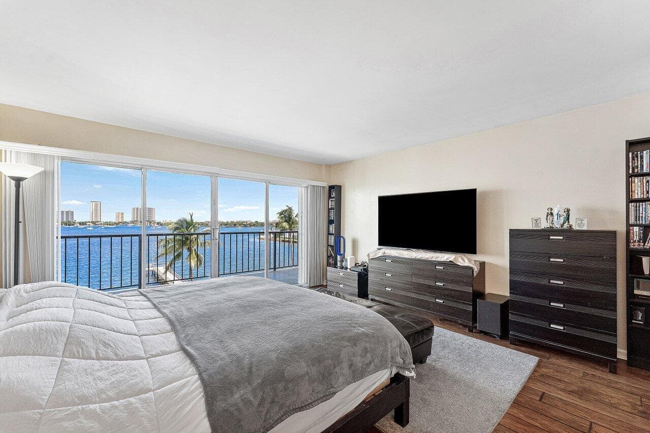 014-3040LakeShoreDrive-502-RivieraBeach-