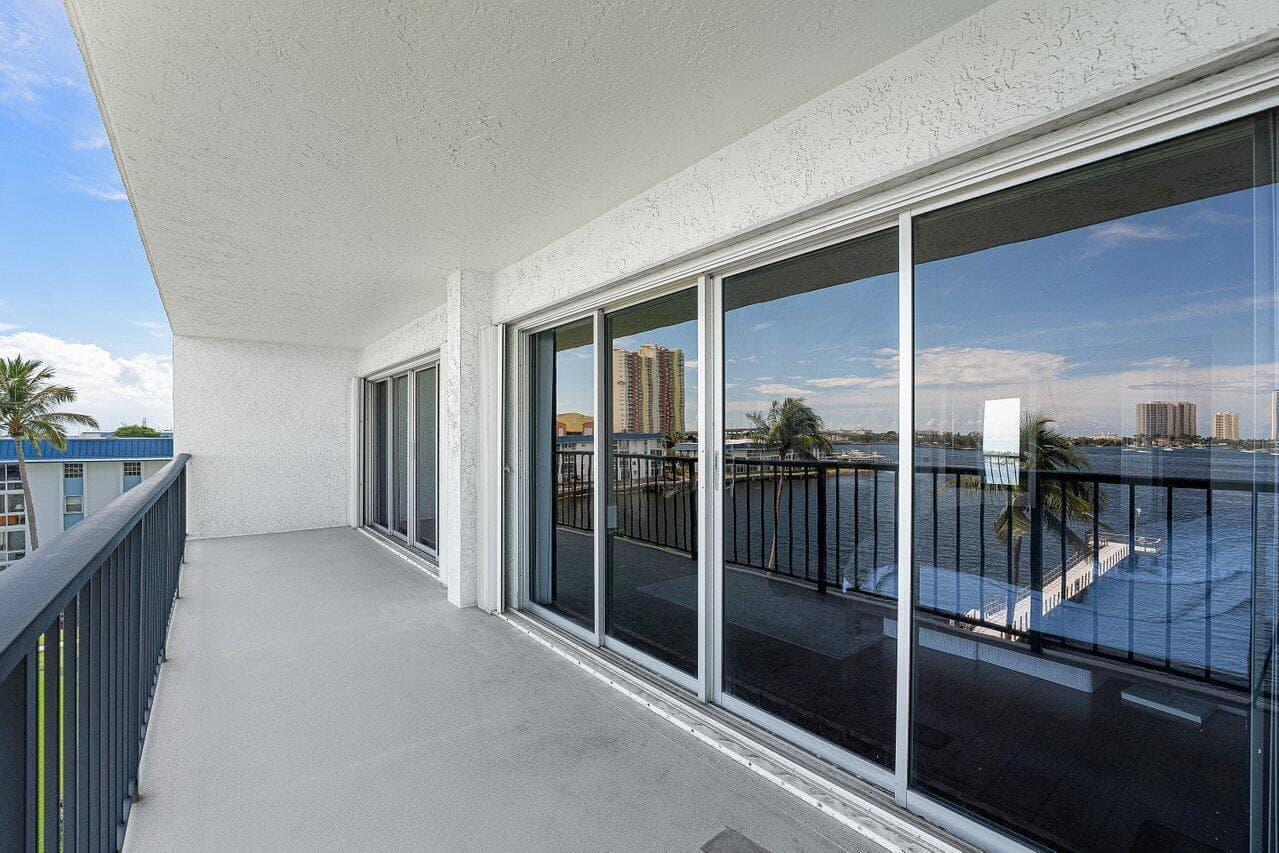 024-3040LakeShoreDrive-502-RivieraBeach-