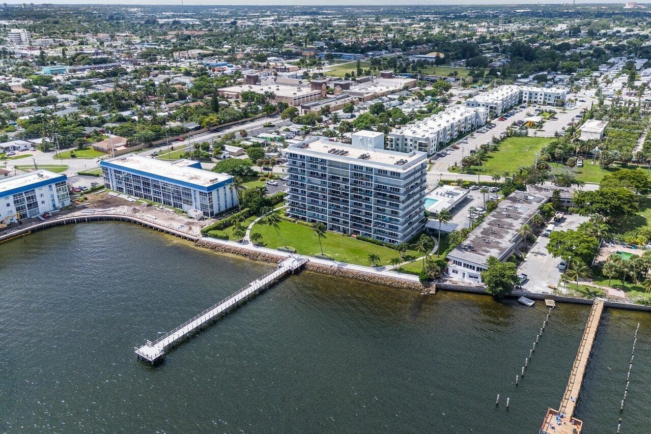 046-3040LakeShoreDrive-502-RivieraBeach-