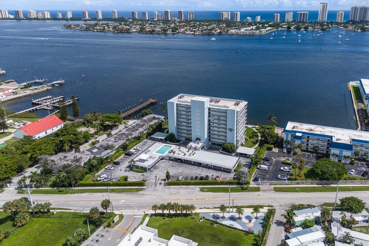 050-3040LakeShoreDrive-502-RivieraBeach-