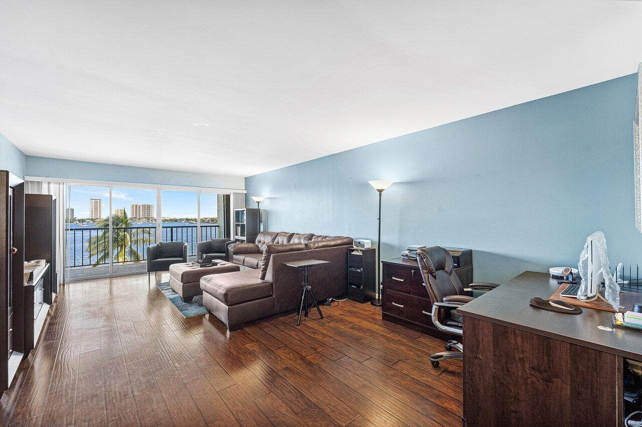 005-3040LakeShoreDrive-502-RivieraBeach-