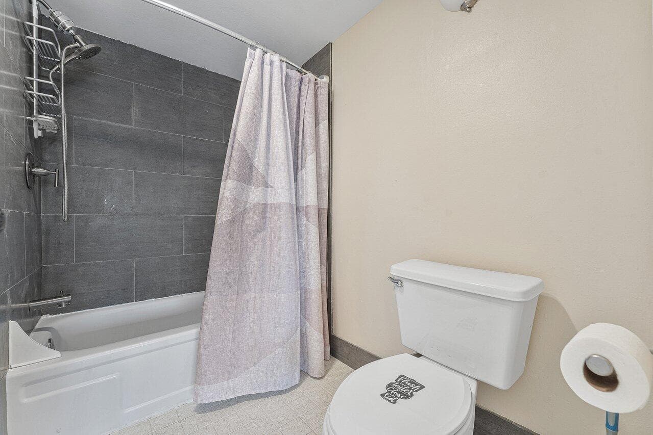 013-3040LakeShoreDrive-502-RivieraBeach-